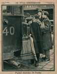 In het blad "De Stad Amsterdam" pronkte de trambrievenbus eens op de voorpagina
              <br/>
              onbekend, 1932